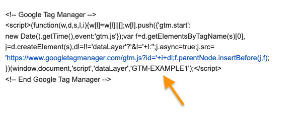Captura de script GTM con flecha apuntando al ID